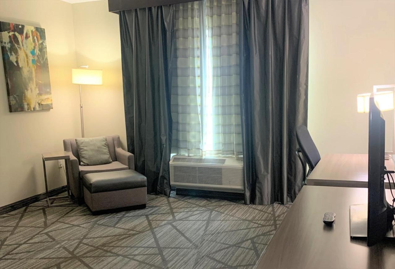 Hotel Comfort & Houston I-45 North - Iah 3*