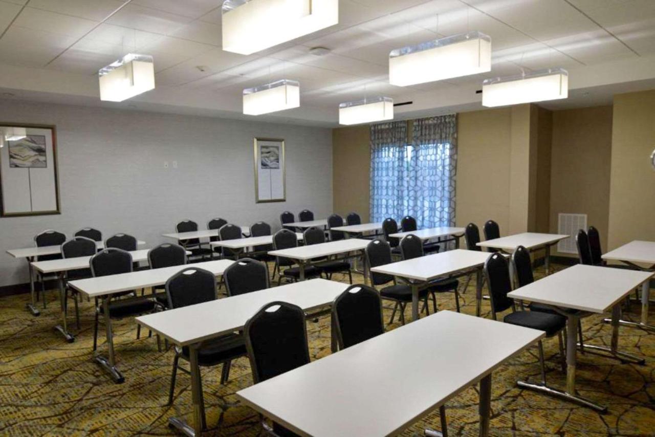 Hotel Comfort & I-45 North - Iah 3*